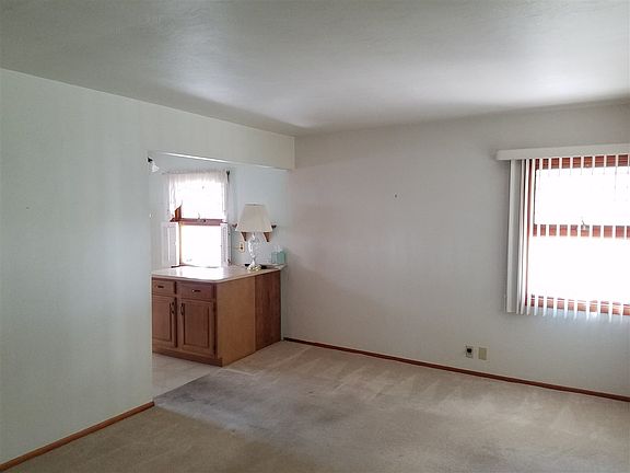 2nd image of 924 Sussex Dr