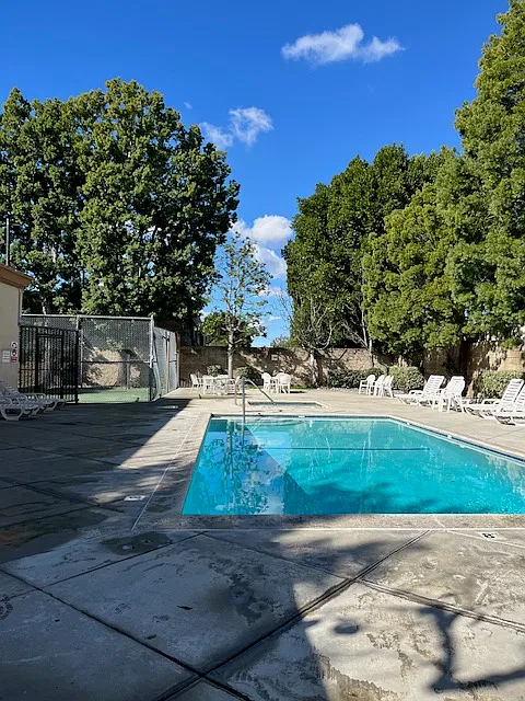 Nordhoff Townhomes — Photo 4