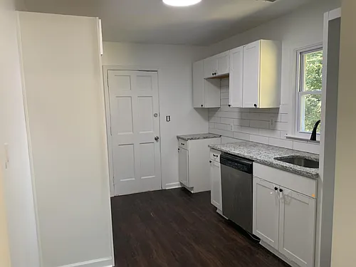 381 Sargent Dr SE Photo 1