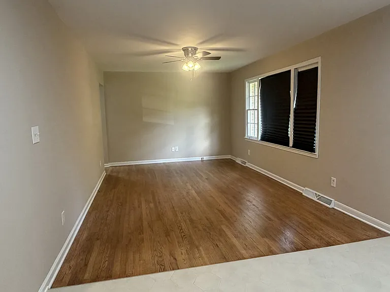 120 Pinewood Dr — Photo 2