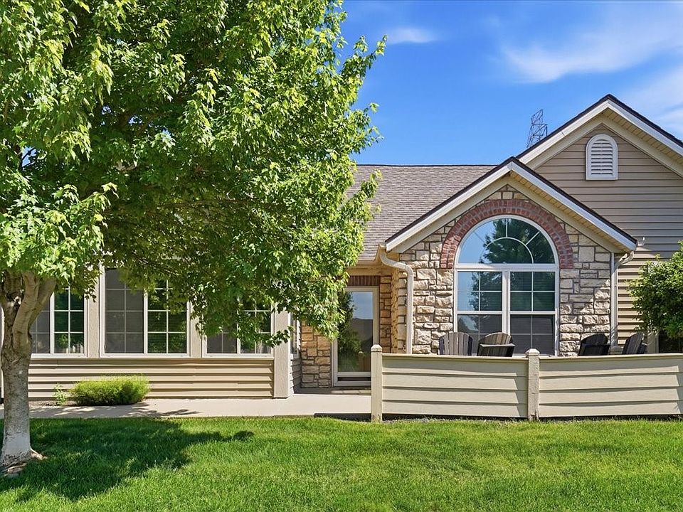 1st image of 3305 SE Glenstone Dr Unit 253