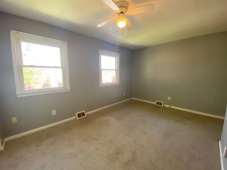 623 E Walnut St — Photo 14