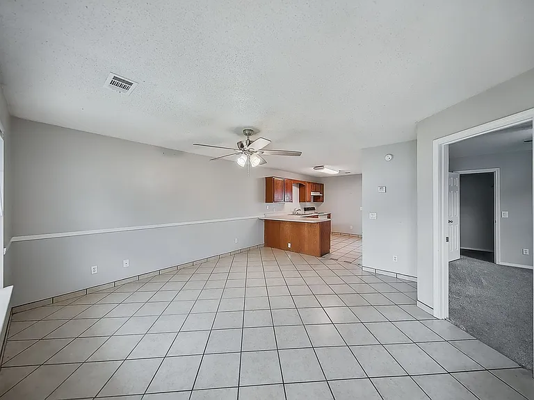 102 NW Park St #1 — Photo 2