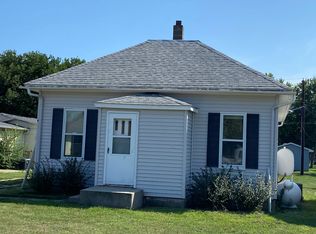 608 E Maple St, Parkston, SD 57366