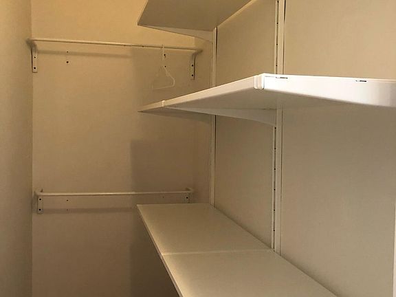 4th image of 1041 N Western Ave #3