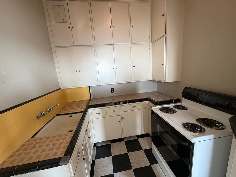 Eden Square Apartments — Photo 44