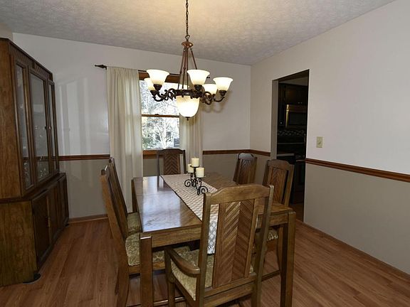 5th image of 318 Green Meadows Dr W