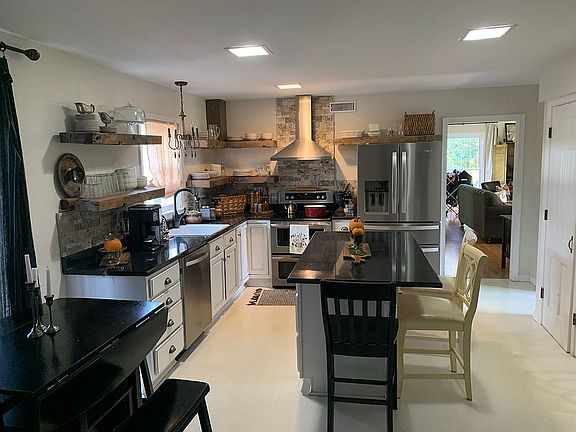3rd image of 136 Mark Bernard Ln