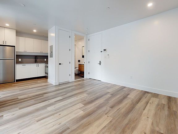 2nd image of 198 Kingsland Ave #4A