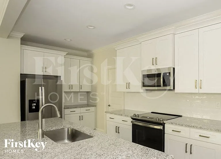 1242 Pless St NW — Photo 6