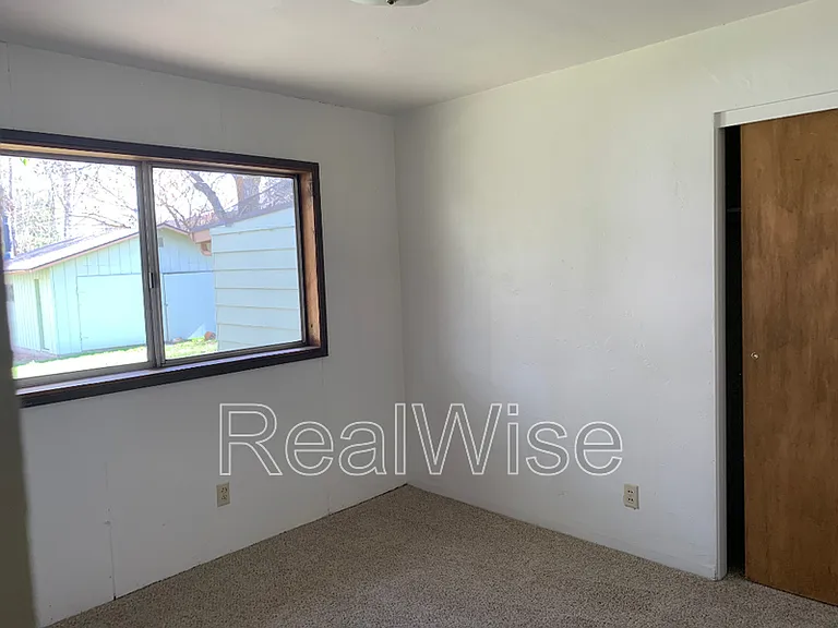 860 Glendale Ave — Photo 13