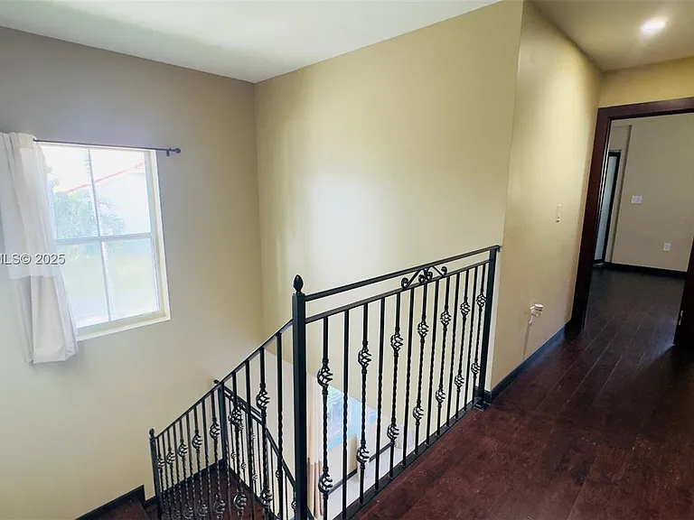 1094 Redwood St #1094 — Photo 33