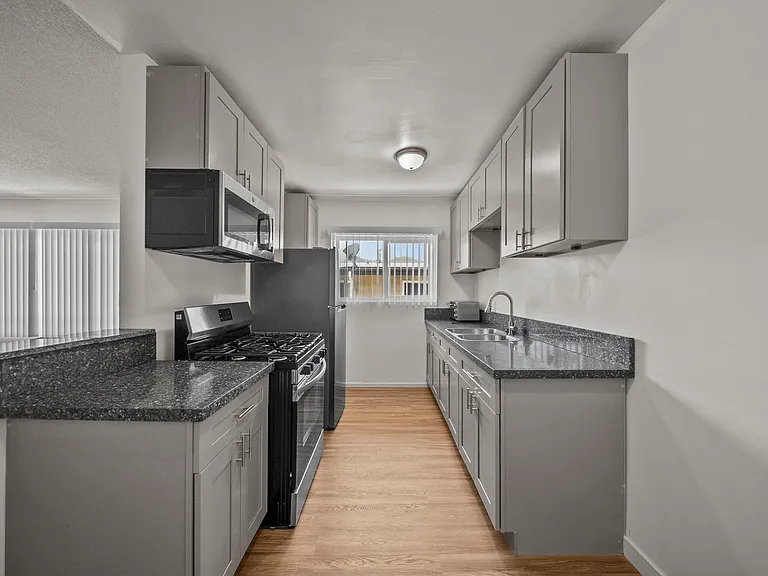 231 Justin Ave #7 — Photo 7