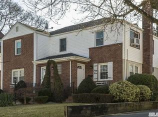 54 E Carpenter St, Valley Stream, NY 11580