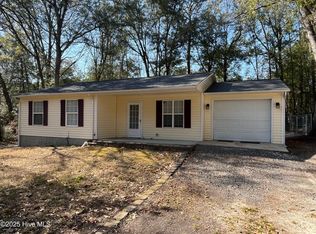 907 N Sycamore St, Aberdeen, NC 28315