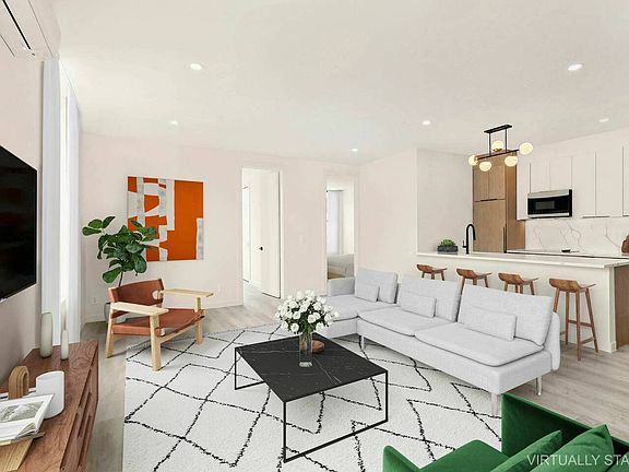 3rd image of 814 Manhattan Ave #2F