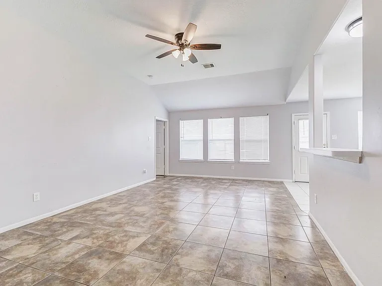 5923 Shining Leaf Ct — Photo 8
