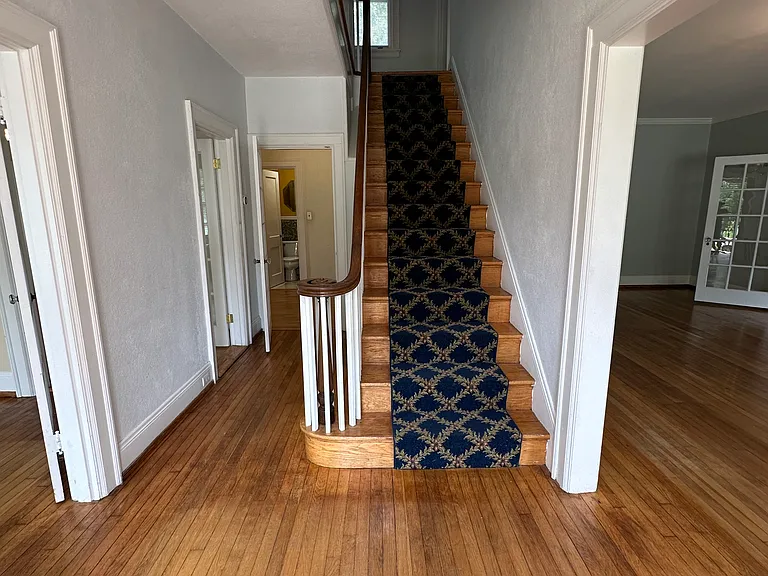 209 Randolph Cir — Photo 8