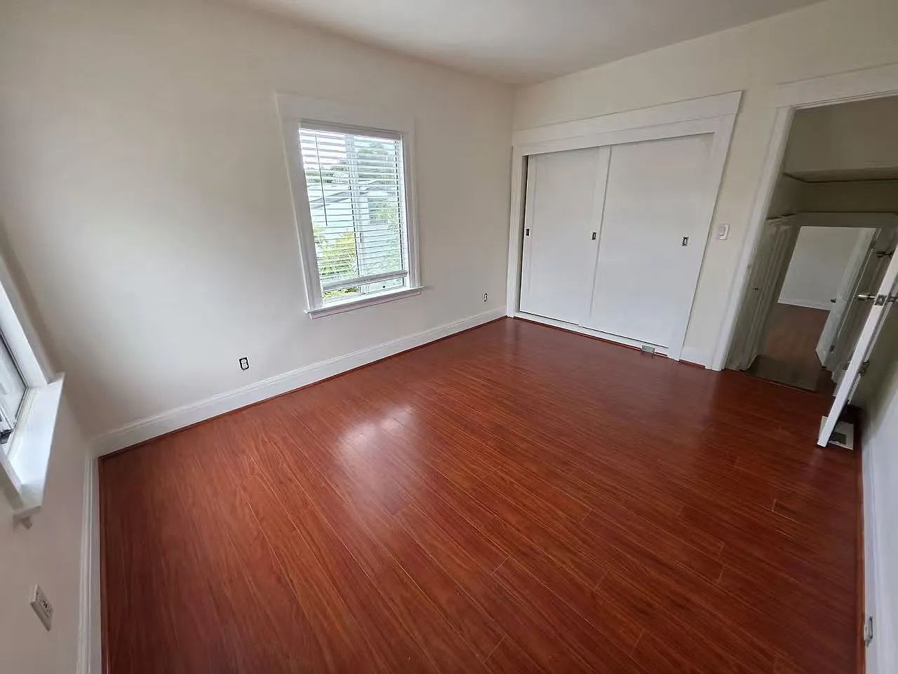 3 bed, 1.5 bath, 1136 sqft, $3,500 — Photo 2