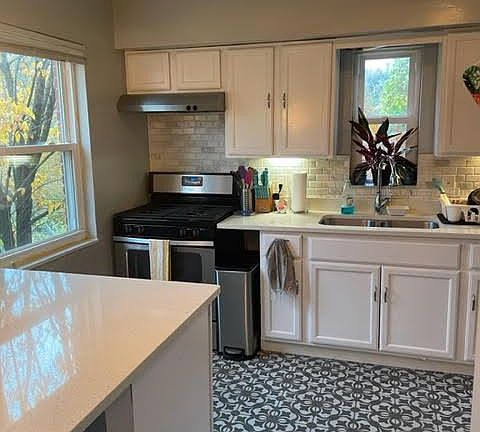4th image of 134 Schenley Manor Dr