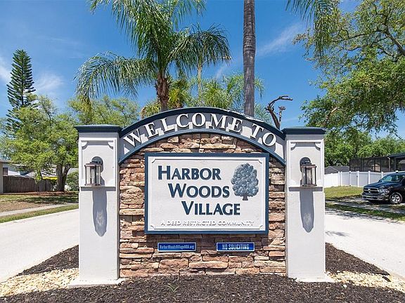 3rd image of 25 Harbor Woods Cir