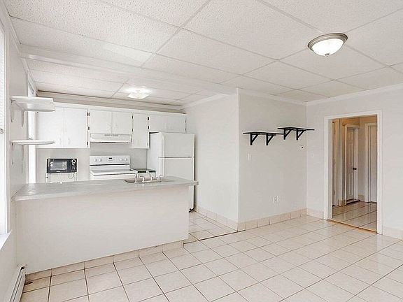 3rd image of 156 Bennington St #2
