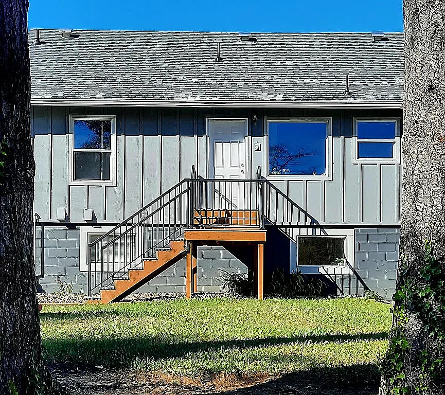 1039 NE Grant St photo 1