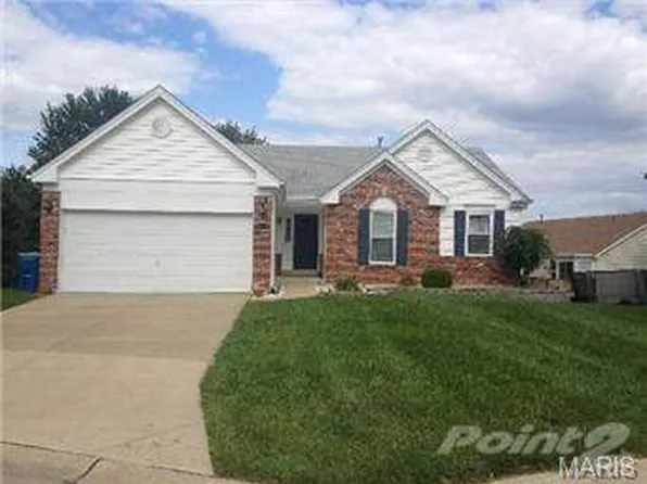 288 Birchwood Crossing Ln, Maryland Heights, MO 63043