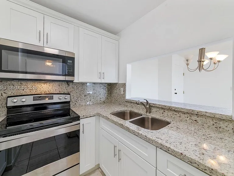 11715 SW 18th St #410 — Photo 7