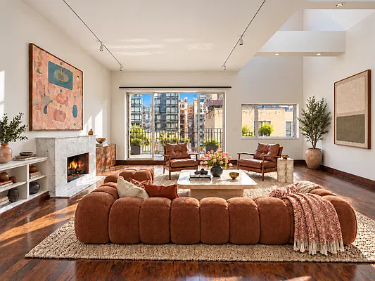 Living room, photo 2