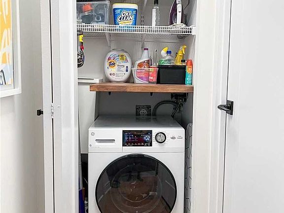 5th image of 25 Grenville St #1502