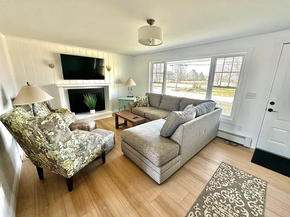 26 Old Neck Rd, Scarborough, ME 04074