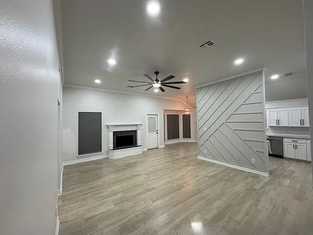9411 Crooked Creek Dr — Photo 2
