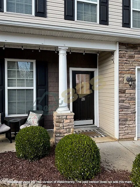 Front entry - 28 Manderley Way