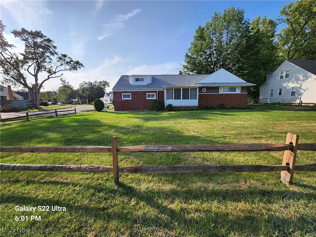28605 Lake Shore Blvd photo 1