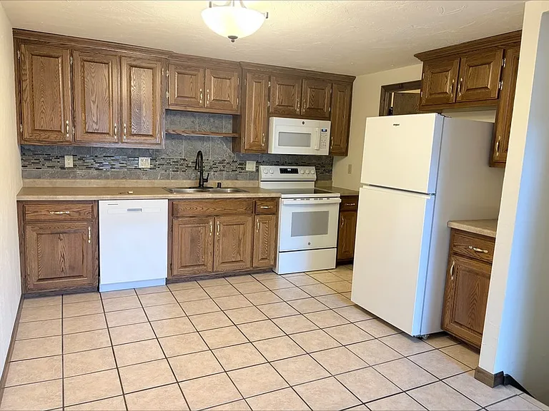 2364 Canter Ln #B — Photo 11