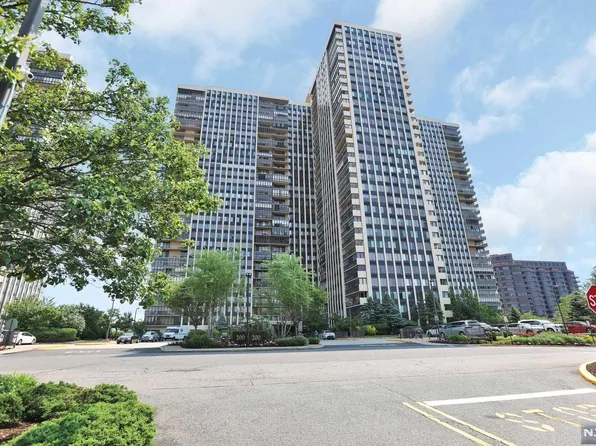 200 Winston Dr APT 2817, Cliffside Park, NJ 07010