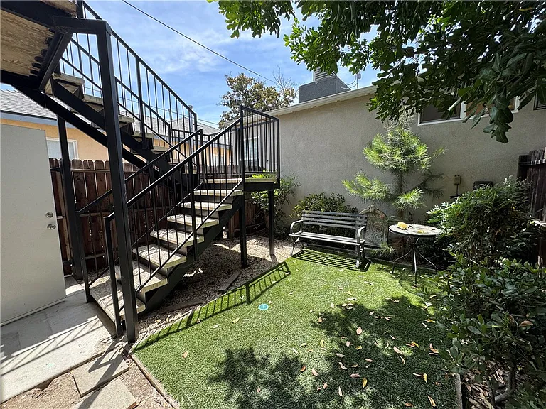 2306 N Catalina St — Photo 2