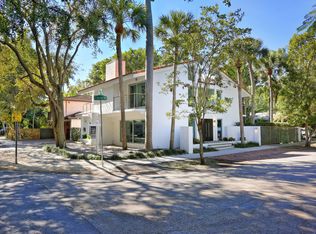 2800 Crystal Ct, Miami, FL 33133