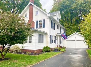 128 Chestnut Hill Dr, Rochester, NY 14617