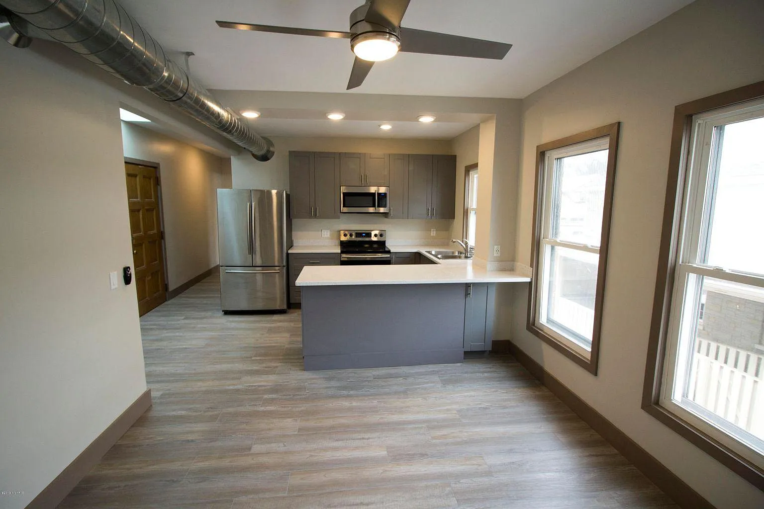 1 bed, 900 sqft, $1,350 — Photo 2