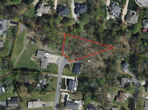8708 Lindy Ln, Hixson, TN 37343