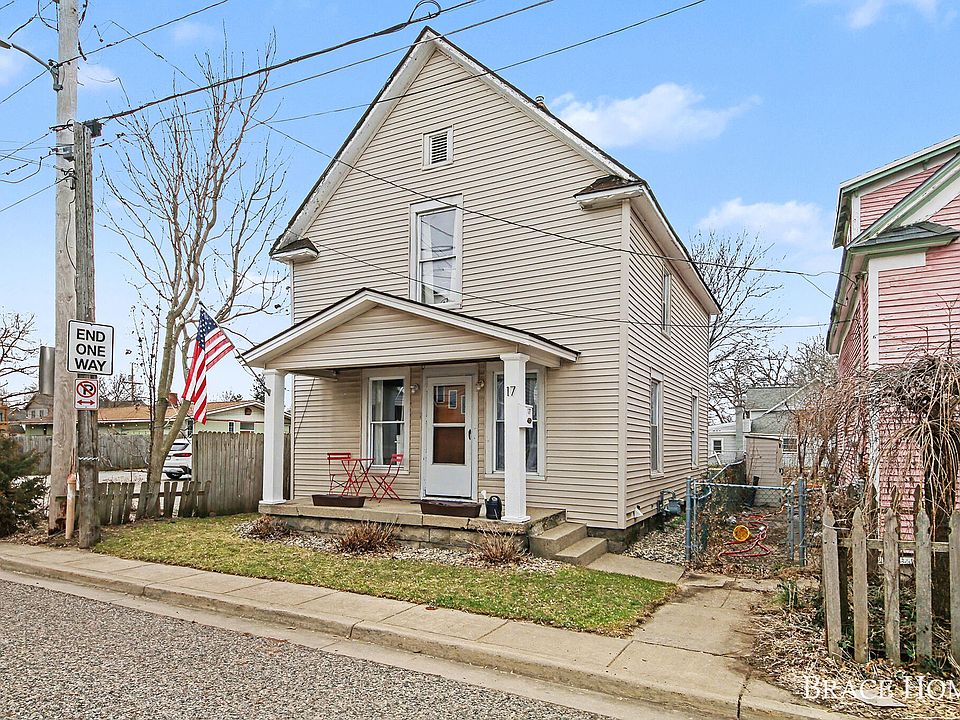 1st image of 17 Vandine Pl NE