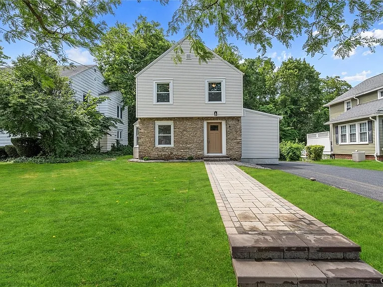 106 Wellington Rd — Photo 1