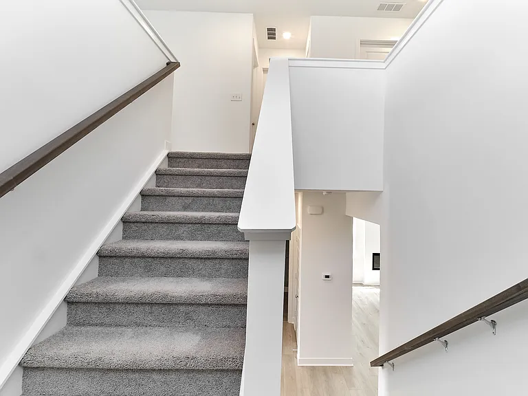 422 Eisenhower St — Photo 35