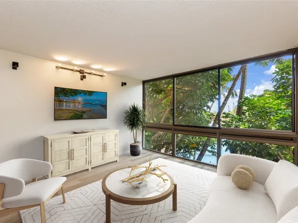 501 Hahaione St APT 13F, Honolulu, HI 96825