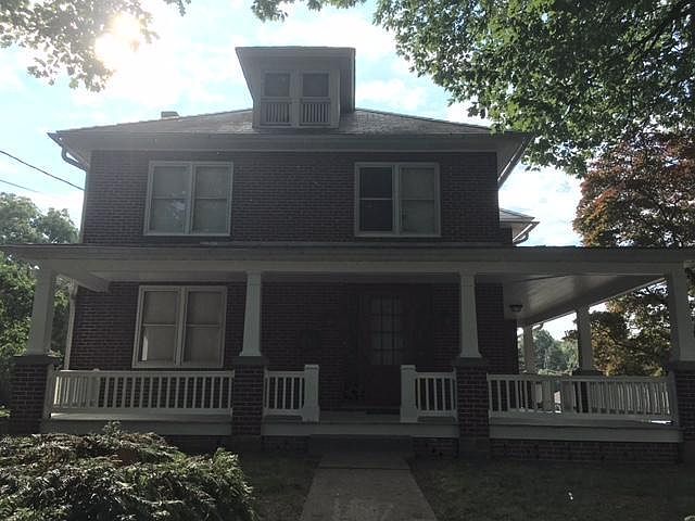 2nd image of 135 S 9th St