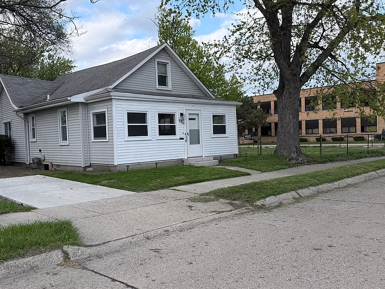 8309 Maxwell Ave — Photo 2