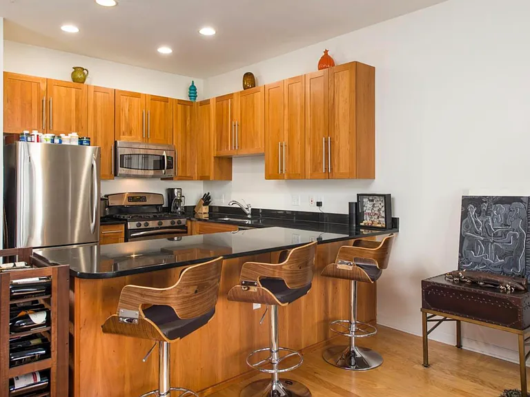1200 Grand St #525 — Photo 2