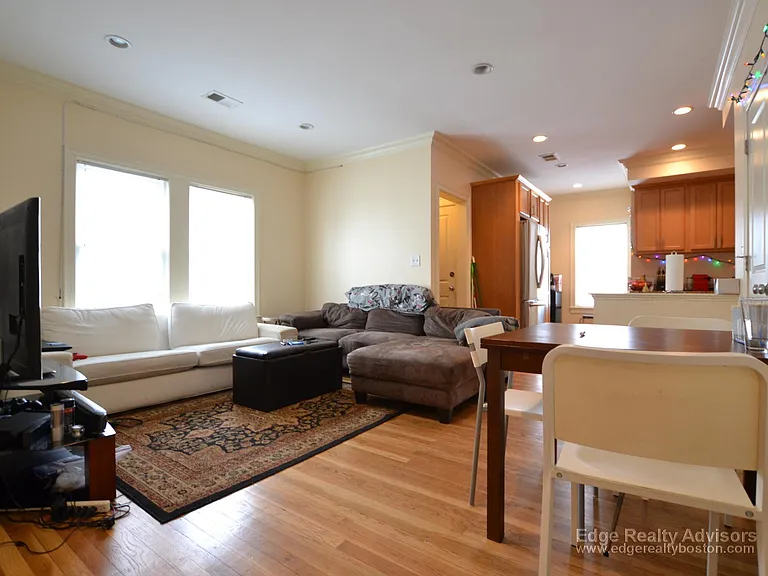 27 Lothrop St #2A — Photo 4